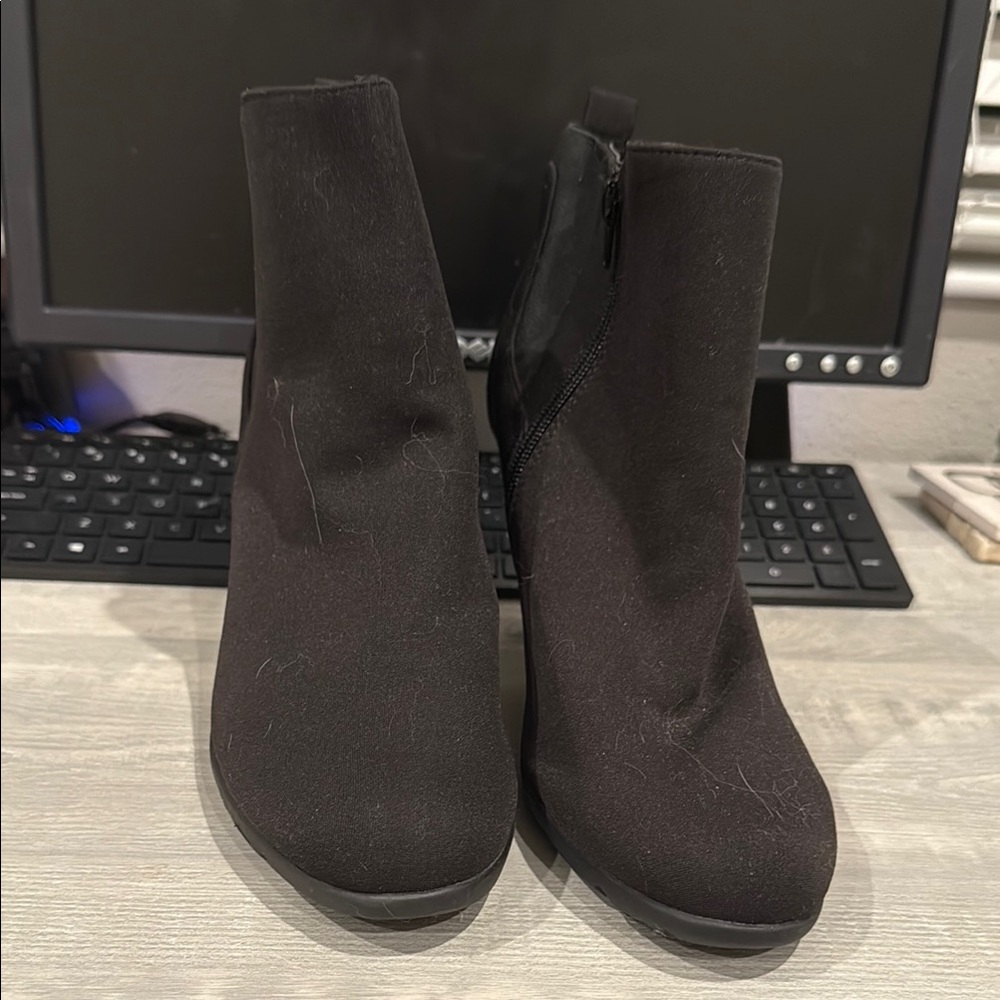 Anne Klein sz 9.5 Women's Black Ankle Boots